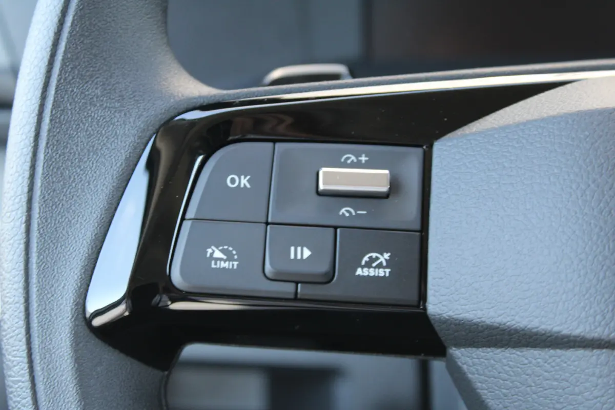 L3 75kWh | 8 JAAR GARANTIE | CAMERA | DRAADLOOS CARPLAY | BETIMMERING | LED | 17" LM VELGEN | COMFORT WAND |