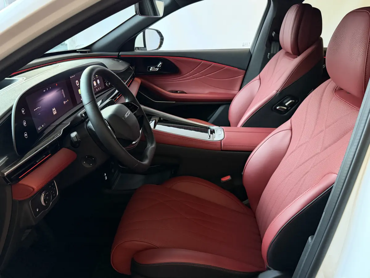OMODA 9 PREMIUM AWD 538 PK | Stary White | Rood Leer LUXE PHEV SUV | 145 KM ELEKTRISCH | ONGEBRUIKTE NIEUWE AUTO 4WD 4X4