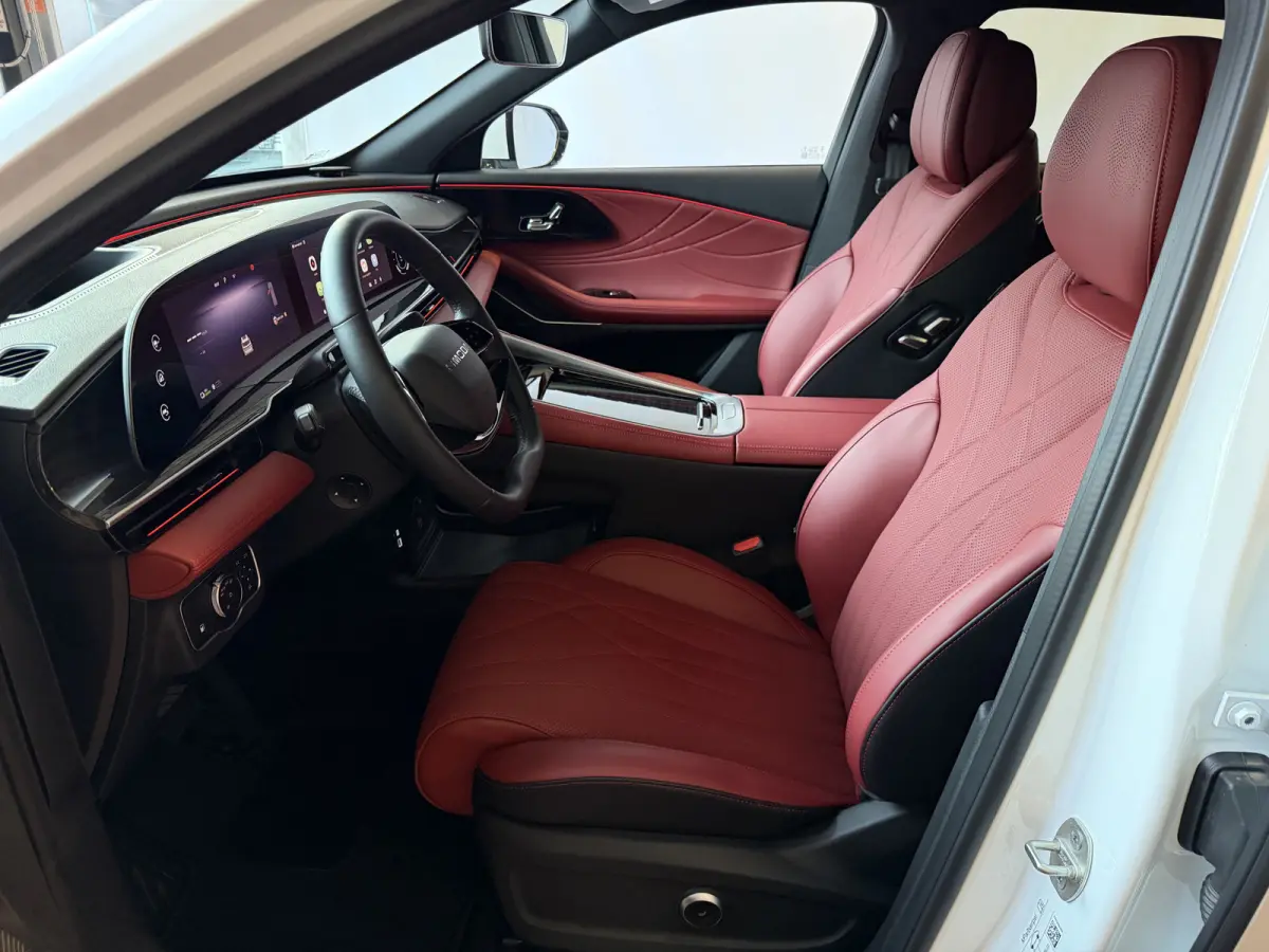 OMODA 9 PREMIUM AWD 538 PK | Stary White | Rood Leer LUXE PHEV SUV | 145 KM ELEKTRISCH | ONGEBRUIKTE NIEUWE AUTO 4WD 4X4