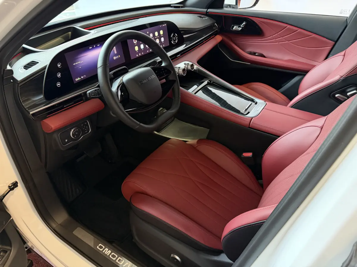 OMODA 9 PREMIUM AWD 538 PK | Stary White | Rood Leer LUXE PHEV SUV | 145 KM ELEKTRISCH | ONGEBRUIKTE NIEUWE AUTO 4WD 4X4