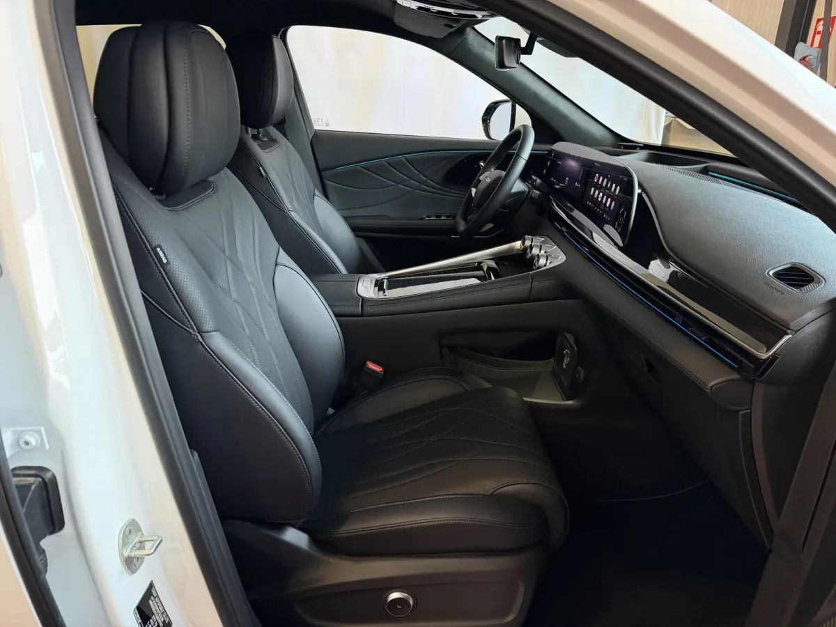 OMODA 9 PREMIUM AWD 538 PK | SONY DOLBY | Stary White | FULL OPTIONS PHEV SUV | 145 KM ELEKTRISCH | ONGEBRUIKTE NIEUWE AUTO 4WD 4X4