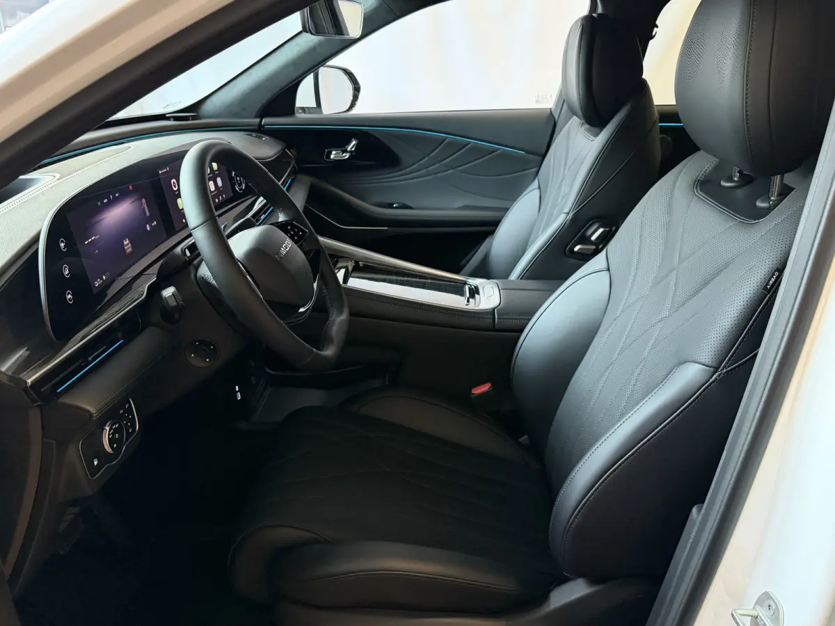 OMODA 9 PREMIUM AWD 538 PK | SONY DOLBY | Stary White | FULL OPTIONS PHEV SUV | 145 KM ELEKTRISCH | ONGEBRUIKTE NIEUWE AUTO 4WD 4X4