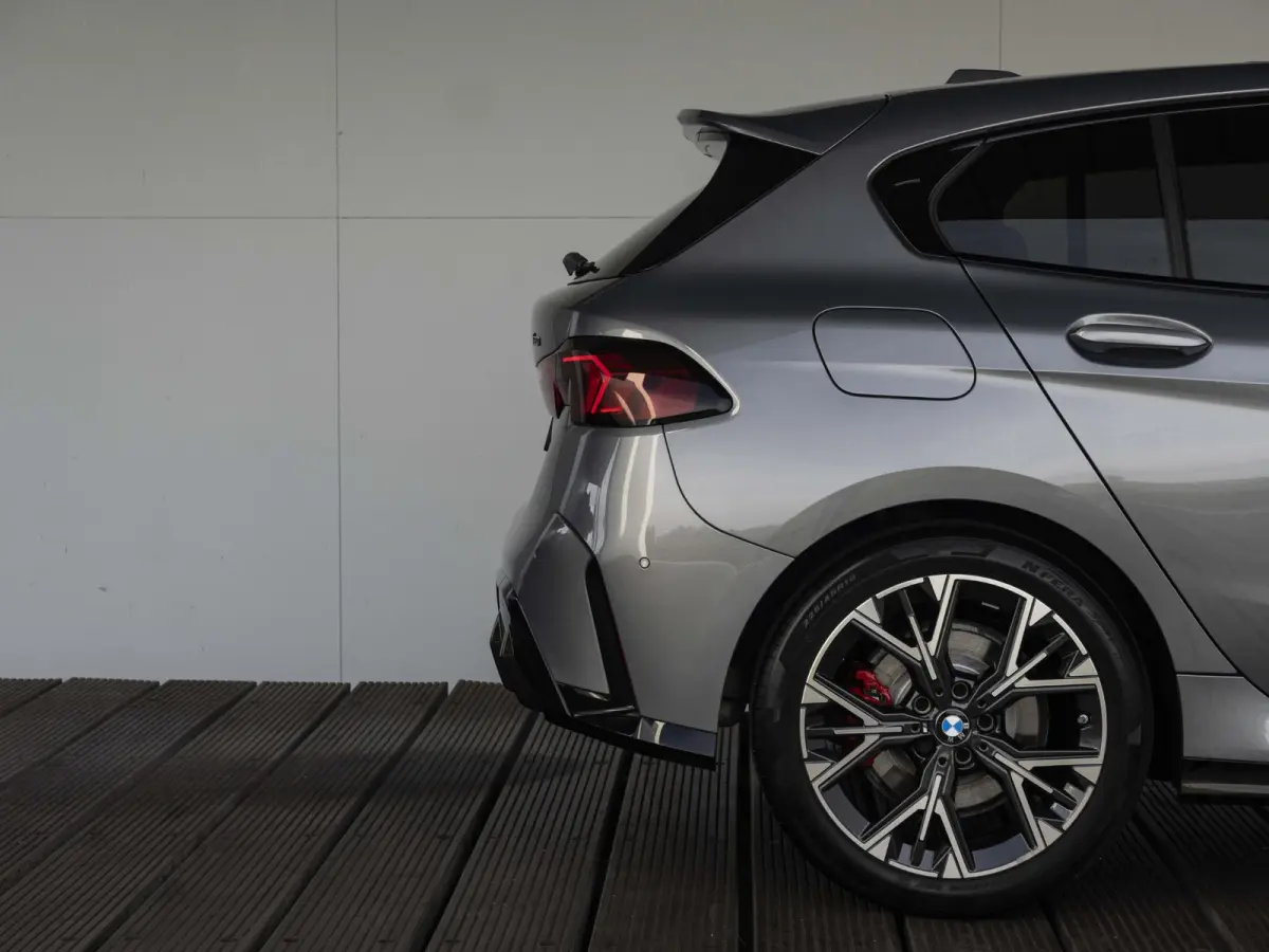 120 | M Sportpakket Pro | Comfort Access | Driving Assistant Plus | 18 inch | Panoramadak | Active Cruise Control