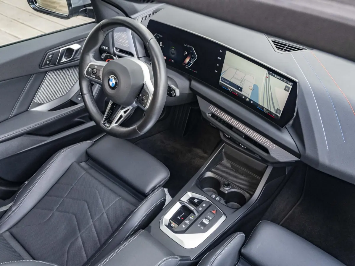 120 | M Sportpakket Pro | Comfort Access | Driving Assistant Plus | 18 inch | Panoramadak | Active Cruise Control