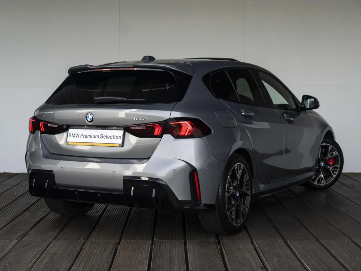 120 | M Sportpakket Pro | Comfort Access | Driving Assistant Plus | 18 inch | Panoramadak | Active Cruise Control