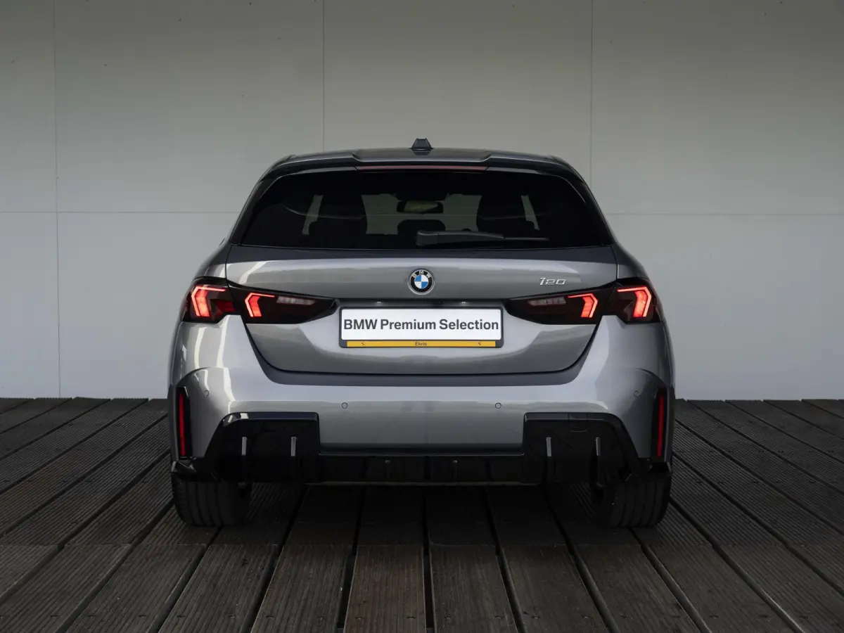 120 | M Sportpakket Pro | Comfort Access | Driving Assistant Plus | 18 inch | Panoramadak | Active Cruise Control