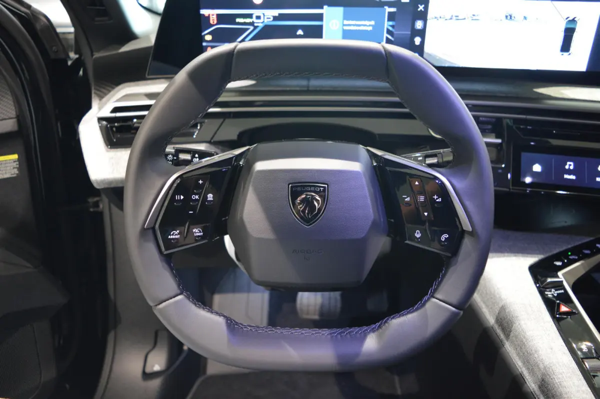 1.6 plug-in Hybrid 195 Allure STUURVERWARMING - AFNEEMBARE TREKHAAK - WEINIG KILOMETERS!