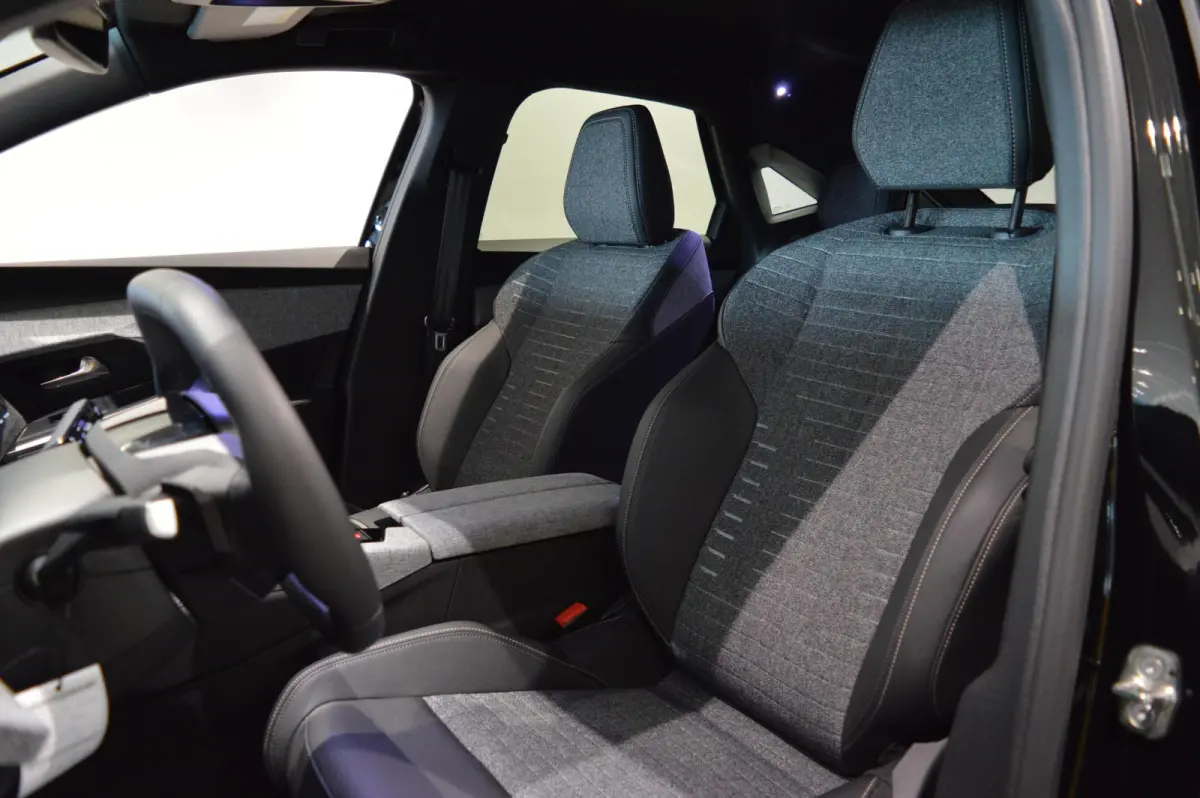 1.6 plug-in Hybrid 195 Allure STUURVERWARMING - AFNEEMBARE TREKHAAK - WEINIG KILOMETERS!