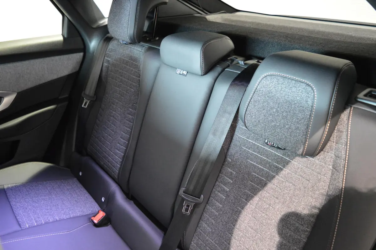 1.6 plug-in Hybrid 195 Allure STUURVERWARMING - AFNEEMBARE TREKHAAK - WEINIG KILOMETERS!
