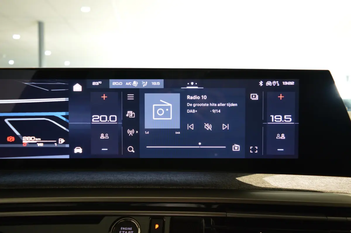 1.6 plug-in Hybrid 195 Allure STUURVERWARMING - AFNEEMBARE TREKHAAK - WEINIG KILOMETERS!