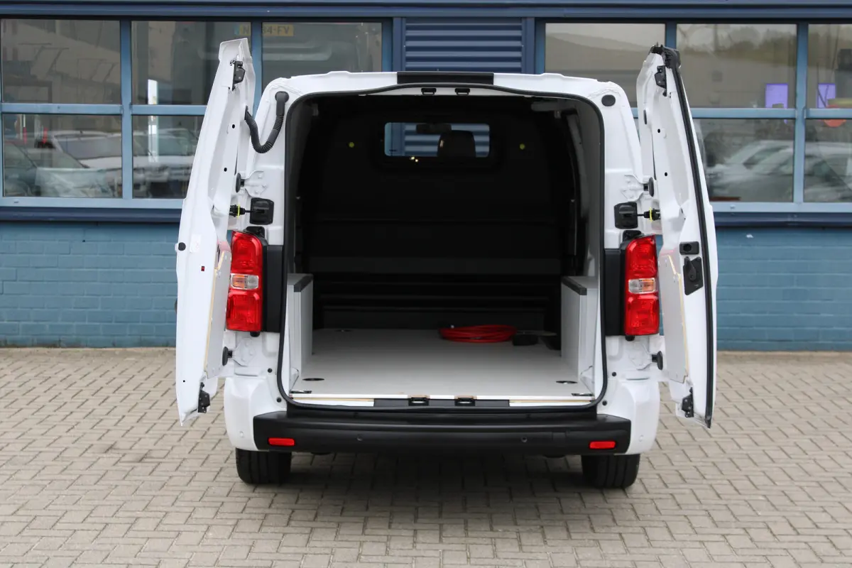 L3 75 kWh SoH 95% | tot 8 jaar garantie | CAMERA | DRAADLOOS CARPLAY | BETIMMERING | LED | 17" LM VELGEN | COMFORT WAND |