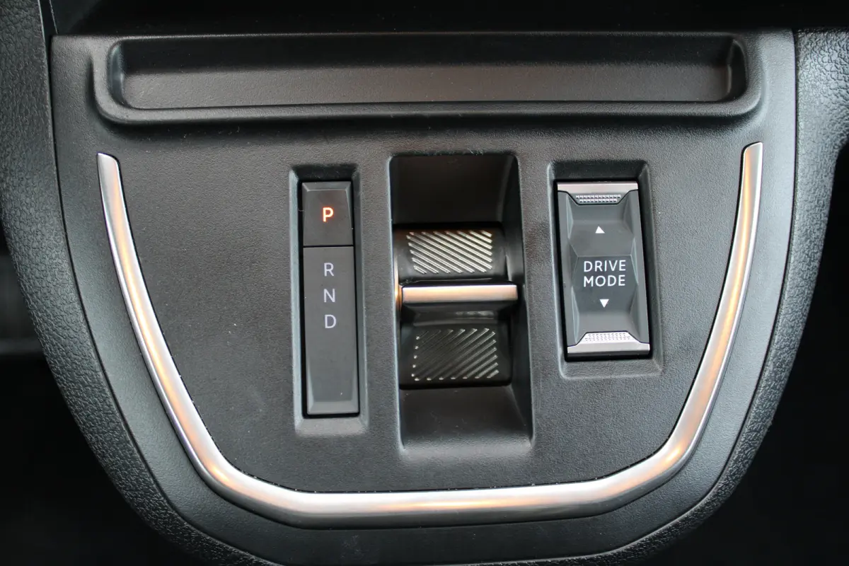 L3 75 kWh SoH 95% | tot 8 jaar garantie | CAMERA | DRAADLOOS CARPLAY | BETIMMERING | LED | 17" LM VELGEN | COMFORT WAND |