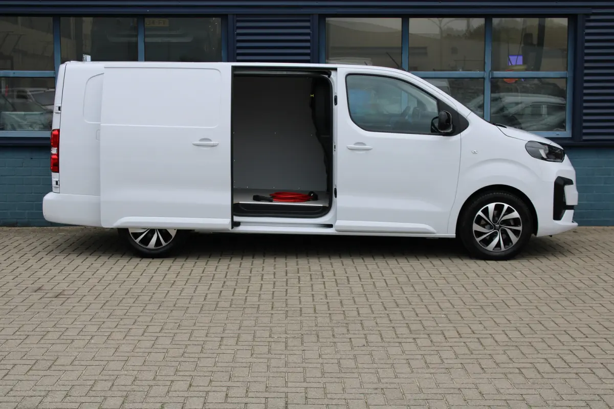 L3 75 kWh SoH 95% | tot 8 jaar garantie | CAMERA | DRAADLOOS CARPLAY | BETIMMERING | LED | 17" LM VELGEN | COMFORT WAND |