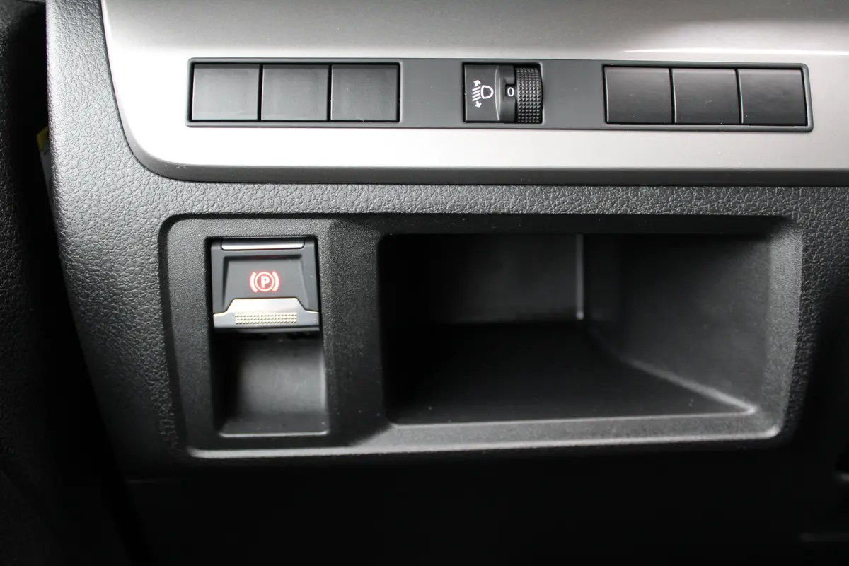 L3 75 kWh SoH 95% | tot 8 jaar garantie | CAMERA | DRAADLOOS CARPLAY | BETIMMERING | LED | 17" LM VELGEN | COMFORT WAND |