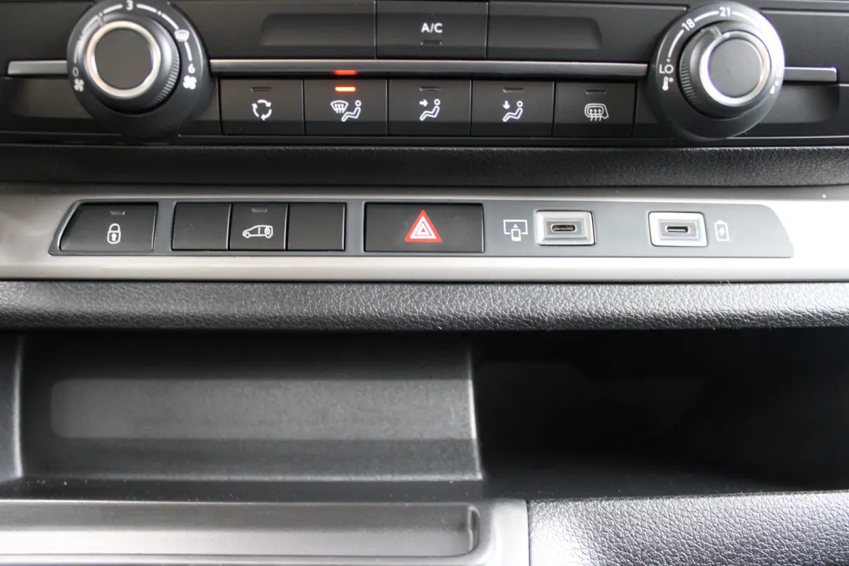 L3 75 kWh SoH 95% | tot 8 jaar garantie | CAMERA | DRAADLOOS CARPLAY | BETIMMERING | LED | 17" LM VELGEN | COMFORT WAND |