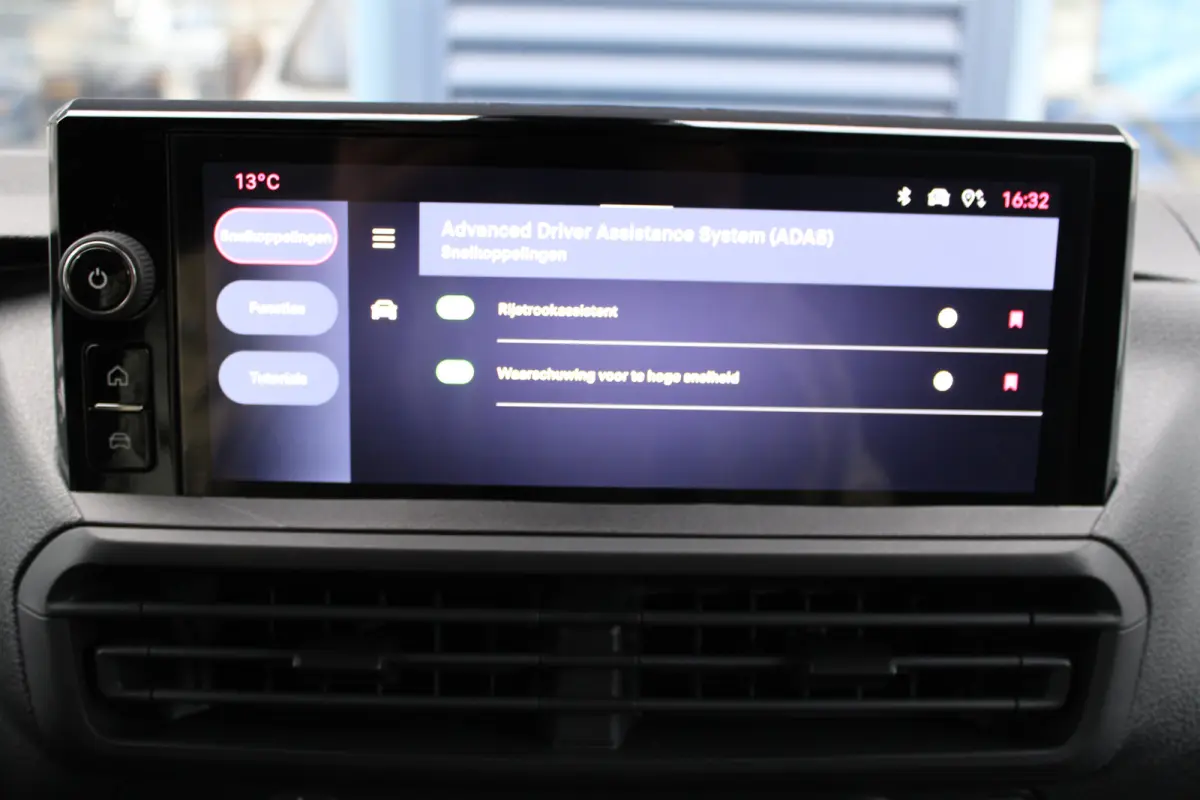 L3 75 kWh SoH 95% | tot 8 jaar garantie | CAMERA | DRAADLOOS CARPLAY | BETIMMERING | LED | 17" LM VELGEN | COMFORT WAND |