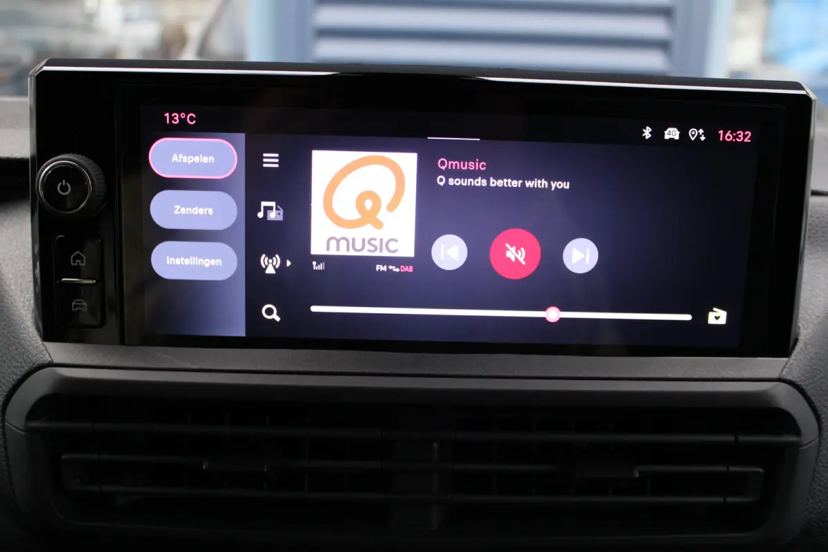 L3 75 kWh SoH 95% | tot 8 jaar garantie | CAMERA | DRAADLOOS CARPLAY | BETIMMERING | LED | 17" LM VELGEN | COMFORT WAND |