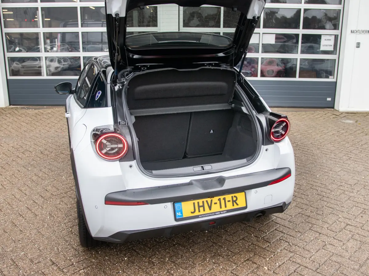 1.2 Turbo Hybrid HF Line 110pk | Tech Pack | 17" | Navi | Bicolore