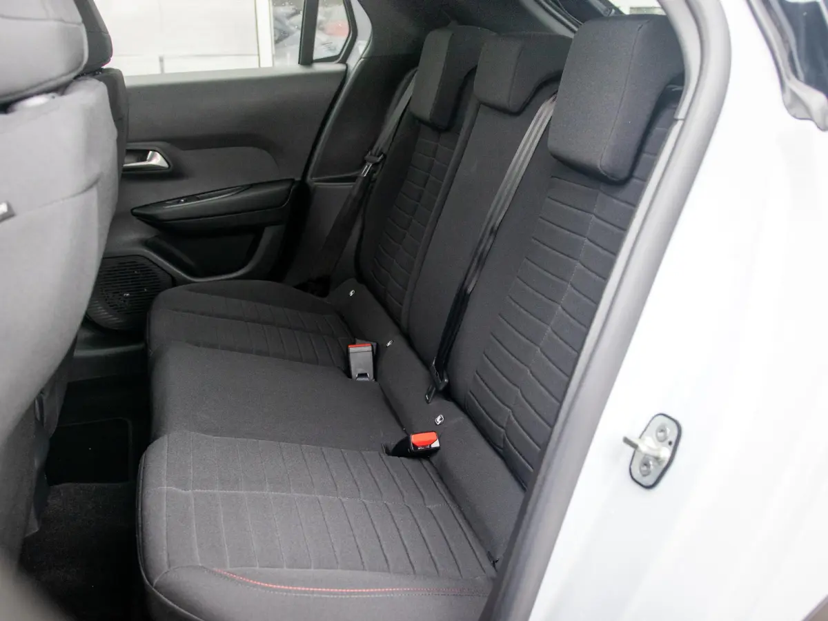 1.2 Turbo Hybrid HF Line 110pk | Tech Pack | 17" | Navi | Bicolore