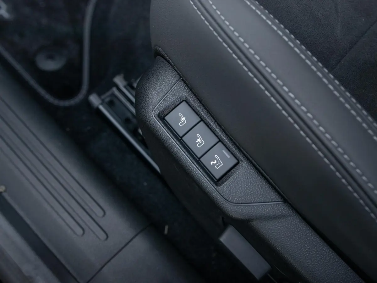 1.2 Hybrid Sport | Navi | Cinema Black l Camera l Stoelverwarming en massage
