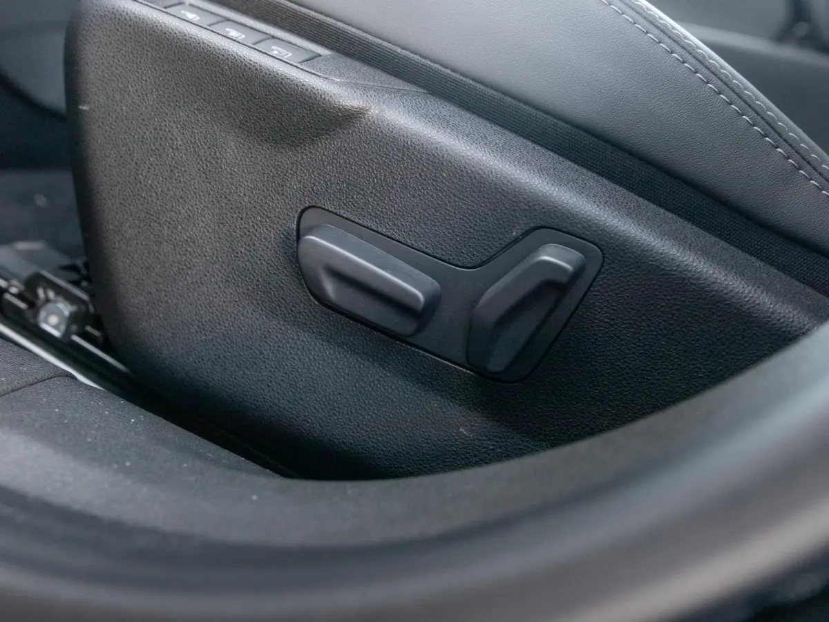 1.2 Hybrid Sport | Navi | Cinema Black l Camera l Stoelverwarming en massage