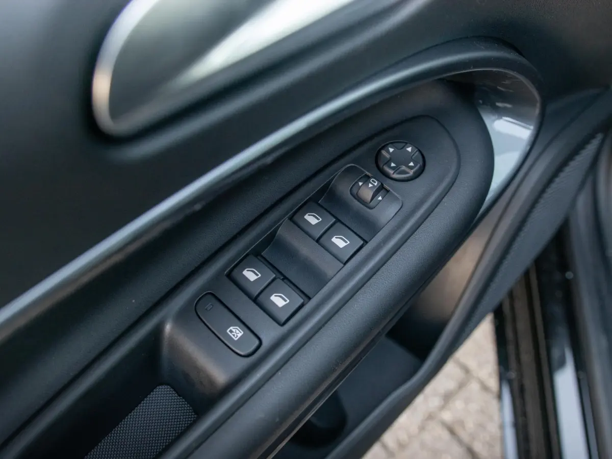 1.2 Hybrid Sport | Navi | Cinema Black l Camera l Stoelverwarming en massage