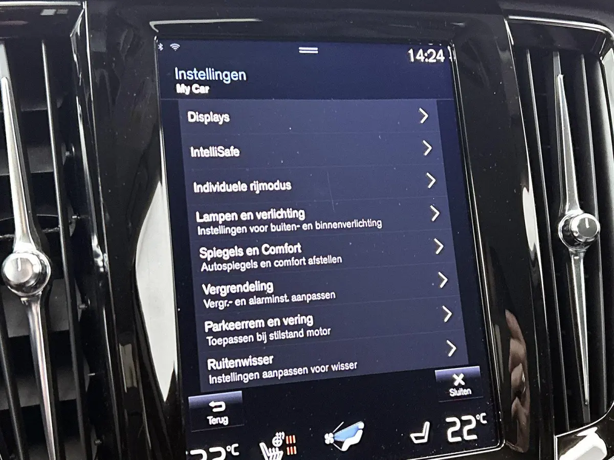 2.0 B4 Momentum Pro | 360 CAMERA  | APPLE CARPLAY - ANDROID AUTO | STOELVERWARMING | DODEHOEK | ELEKTRISCHE KOFFERKLEP | TREKHAAK | LEDEREN INTERIEUR | PARKEERSENSOREN | KEYLESS | CLIMATE CO