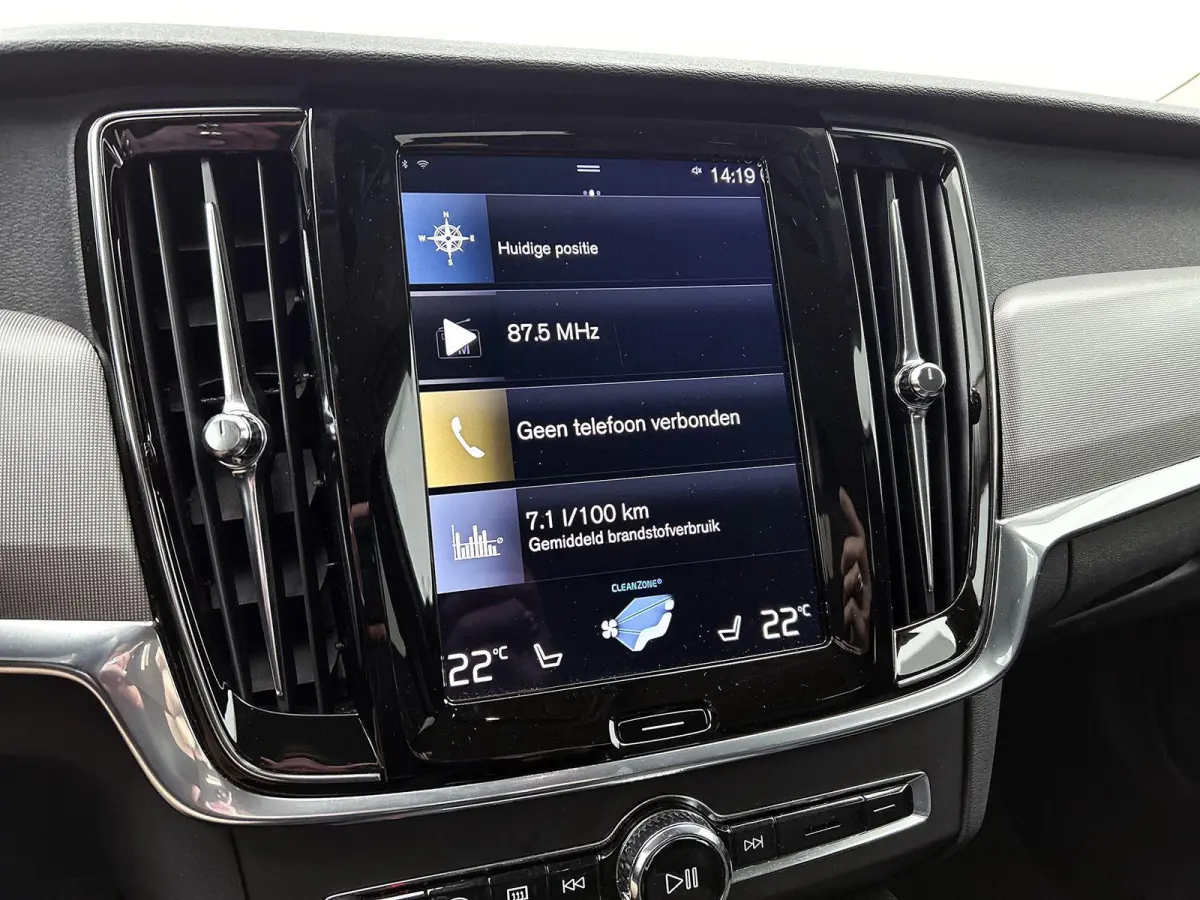 2.0 B4 Momentum Pro | 360 CAMERA  | APPLE CARPLAY - ANDROID AUTO | STOELVERWARMING | DODEHOEK | ELEKTRISCHE KOFFERKLEP | TREKHAAK | LEDEREN INTERIEUR | PARKEERSENSOREN | KEYLESS | CLIMATE CO