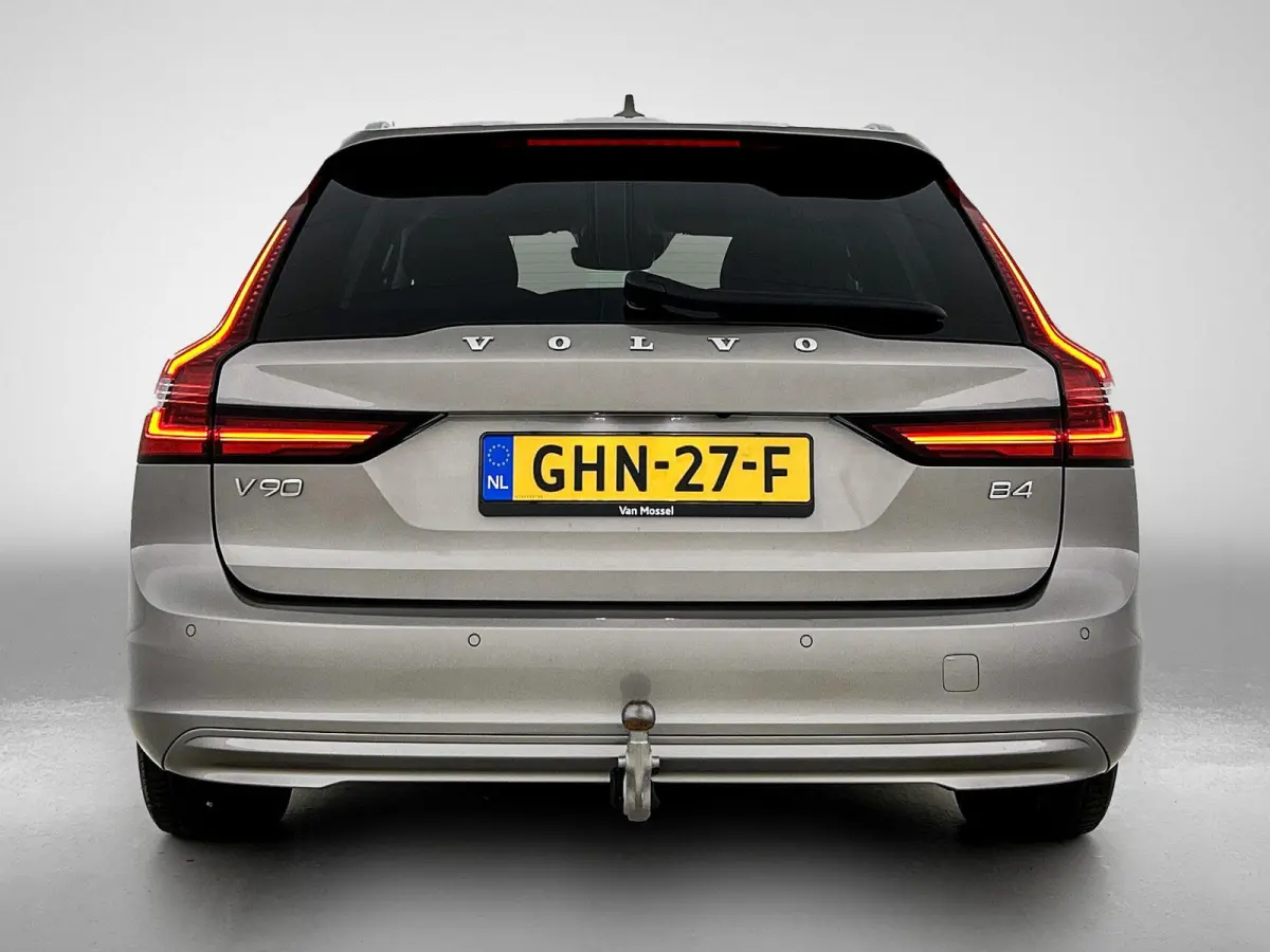 2.0 B4 Momentum Pro | 360 CAMERA  | APPLE CARPLAY - ANDROID AUTO | STOELVERWARMING | DODEHOEK | ELEKTRISCHE KOFFERKLEP | TREKHAAK | LEDEREN INTERIEUR | PARKEERSENSOREN | KEYLESS | CLIMATE CO