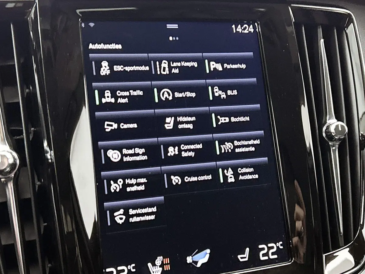 2.0 B4 Momentum Pro | 360 CAMERA  | APPLE CARPLAY - ANDROID AUTO | STOELVERWARMING | DODEHOEK | ELEKTRISCHE KOFFERKLEP | TREKHAAK | LEDEREN INTERIEUR | PARKEERSENSOREN | KEYLESS | CLIMATE CO