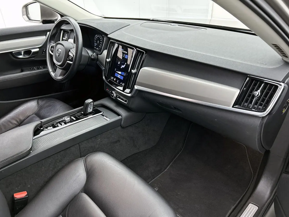 2.0 B4 Momentum Pro | 360 CAMERA  | APPLE CARPLAY - ANDROID AUTO | STOELVERWARMING | DODEHOEK | ELEKTRISCHE KOFFERKLEP | TREKHAAK | LEDEREN INTERIEUR | PARKEERSENSOREN | KEYLESS | CLIMATE CO