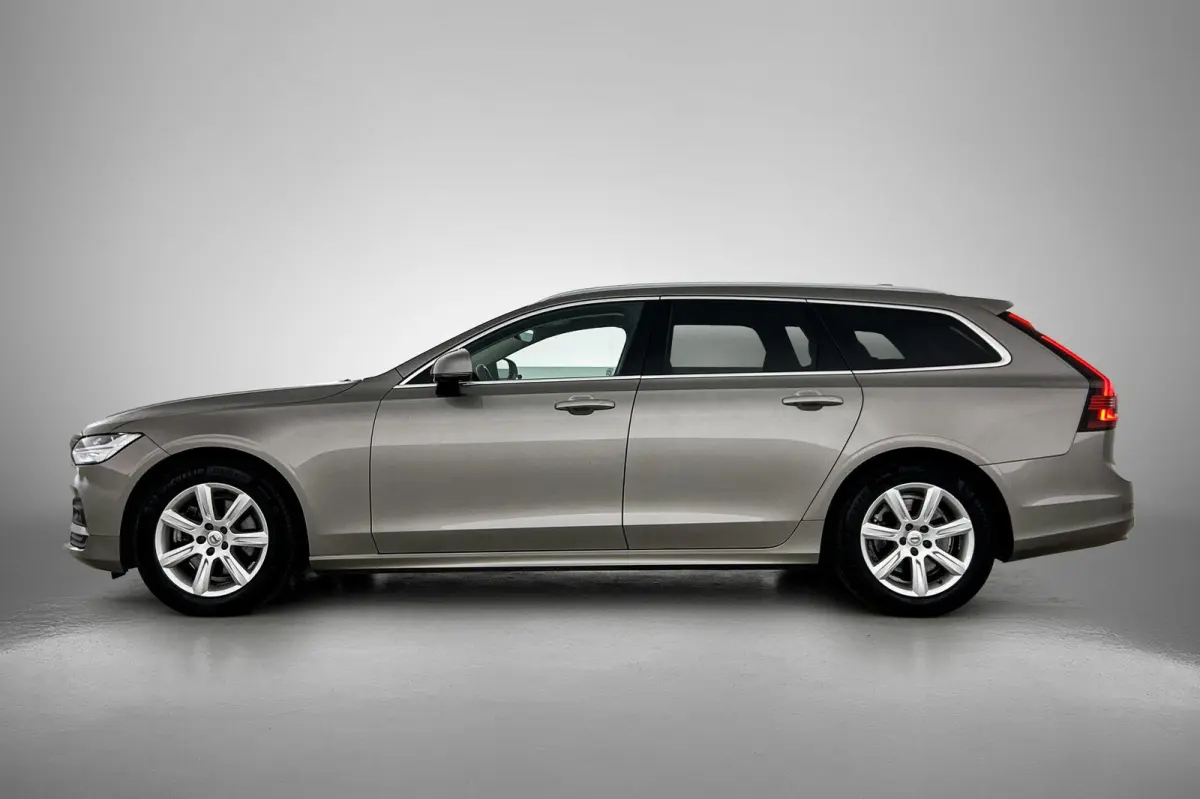 2.0 B4 Momentum Pro | 360 CAMERA  | APPLE CARPLAY - ANDROID AUTO | STOELVERWARMING | DODEHOEK | ELEKTRISCHE KOFFERKLEP | TREKHAAK | LEDEREN INTERIEUR | PARKEERSENSOREN | KEYLESS | CLIMATE CO