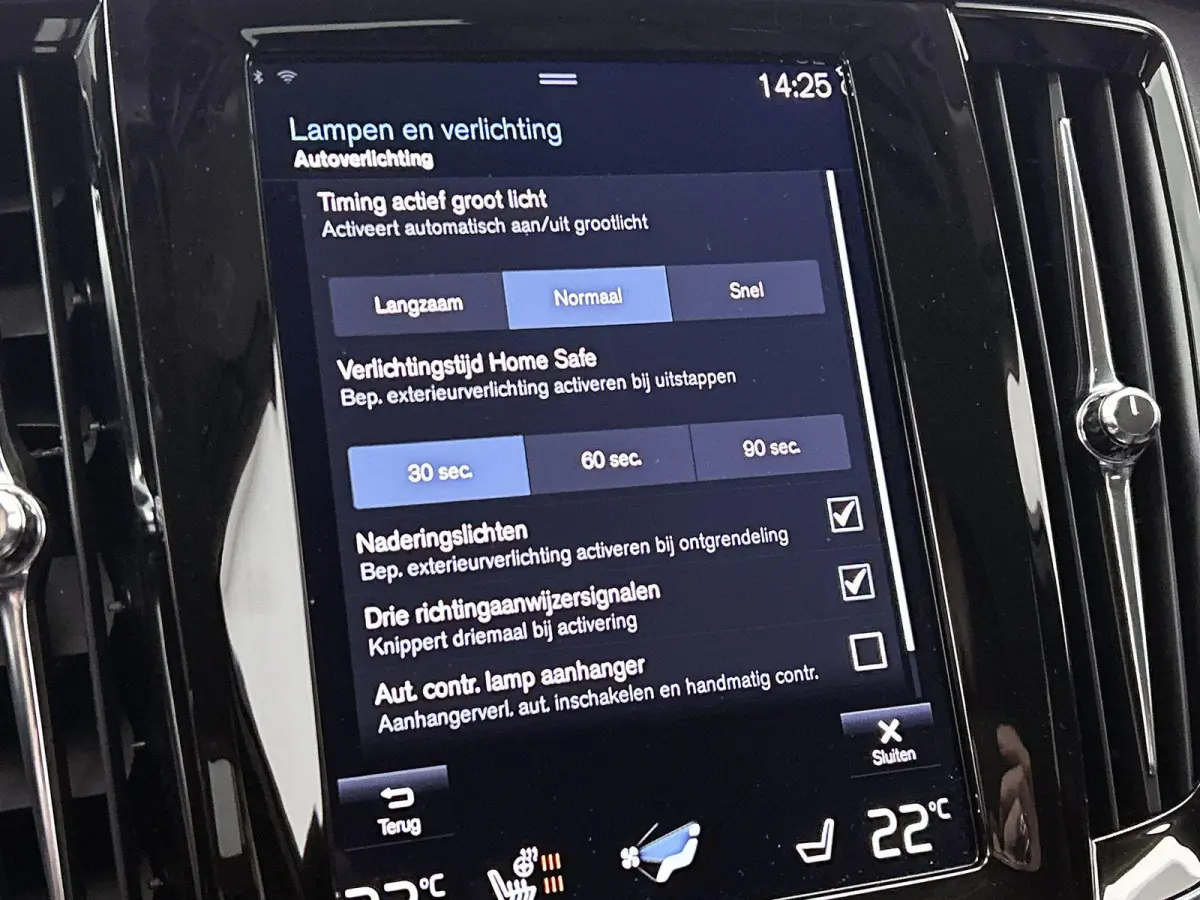 2.0 B4 Momentum Pro | 360 CAMERA  | APPLE CARPLAY - ANDROID AUTO | STOELVERWARMING | DODEHOEK | ELEKTRISCHE KOFFERKLEP | TREKHAAK | LEDEREN INTERIEUR | PARKEERSENSOREN | KEYLESS | CLIMATE CO
