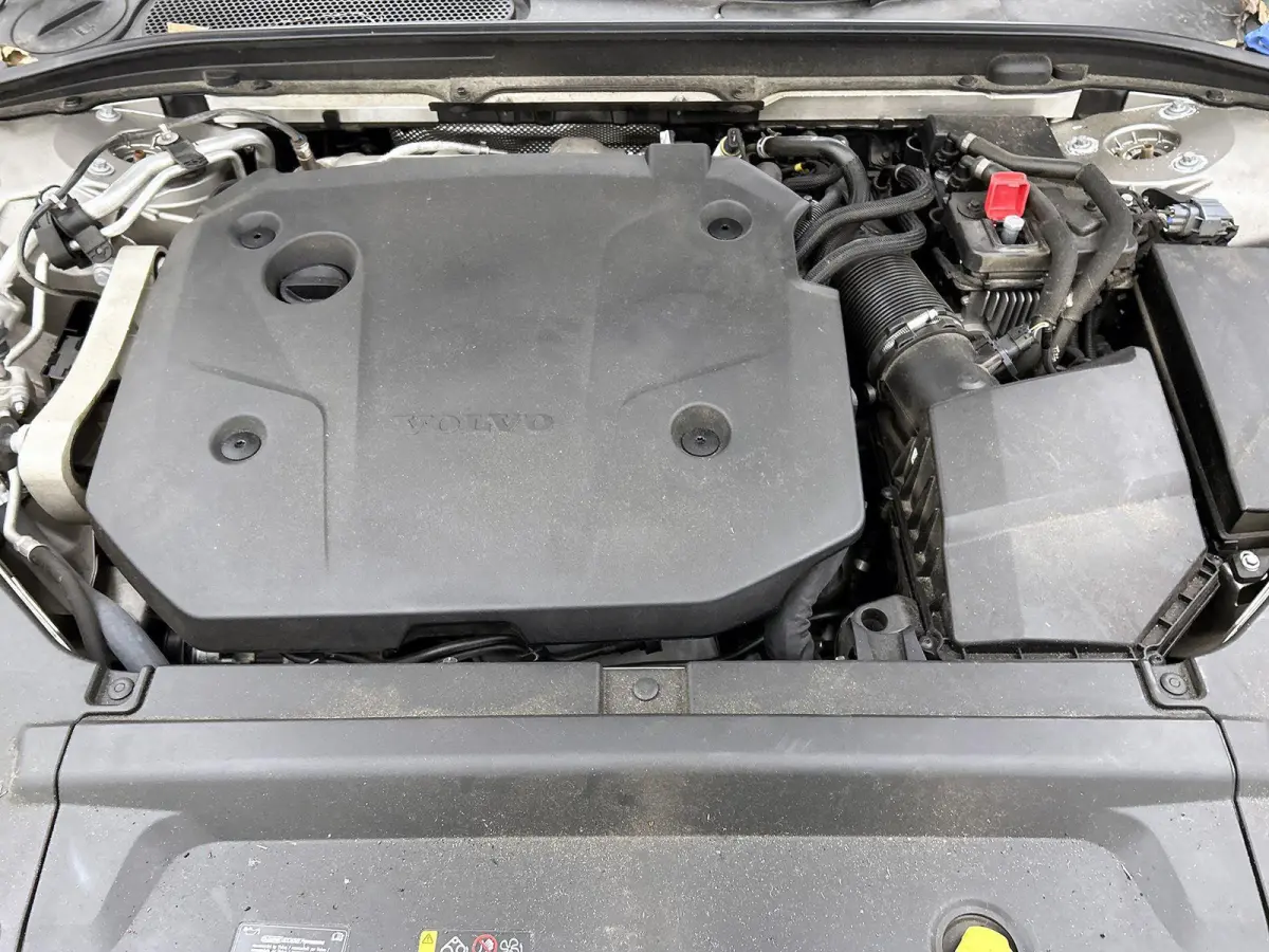 2.0 B4 Momentum Pro | 360 CAMERA  | APPLE CARPLAY - ANDROID AUTO | STOELVERWARMING | DODEHOEK | ELEKTRISCHE KOFFERKLEP | TREKHAAK | LEDEREN INTERIEUR | PARKEERSENSOREN | KEYLESS | CLIMATE CO
