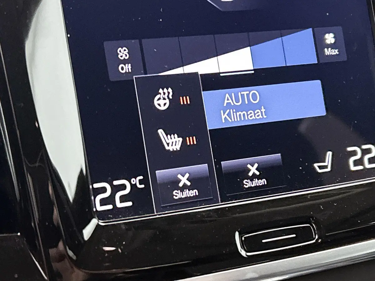 2.0 B4 Momentum Pro | 360 CAMERA  | APPLE CARPLAY - ANDROID AUTO | STOELVERWARMING | DODEHOEK | ELEKTRISCHE KOFFERKLEP | TREKHAAK | LEDEREN INTERIEUR | PARKEERSENSOREN | KEYLESS | CLIMATE CO