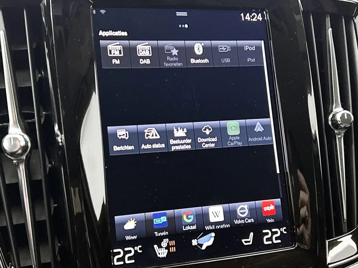 2.0 B4 Momentum Pro | 360 CAMERA  | APPLE CARPLAY - ANDROID AUTO | STOELVERWARMING | DODEHOEK | ELEKTRISCHE KOFFERKLEP | TREKHAAK | LEDEREN INTERIEUR | PARKEERSENSOREN | KEYLESS | CLIMATE CO