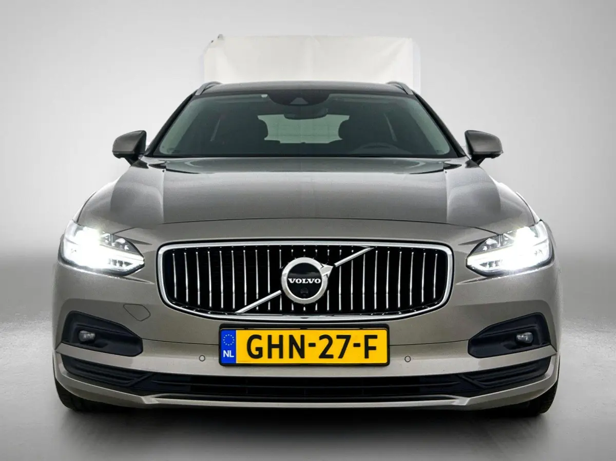 2.0 B4 Momentum Pro | 360 CAMERA  | APPLE CARPLAY - ANDROID AUTO | STOELVERWARMING | DODEHOEK | ELEKTRISCHE KOFFERKLEP | TREKHAAK | LEDEREN INTERIEUR | PARKEERSENSOREN | KEYLESS | CLIMATE CO