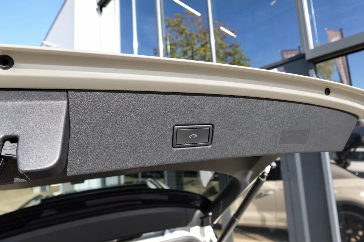 1.5 TSI R-Line PANO BEATS ASCOT GREY VOL