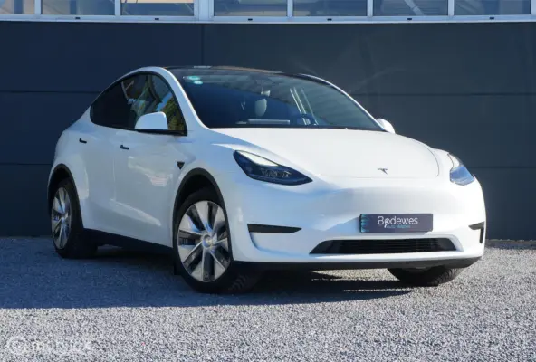 RWD 58 kWh Premium Leather FSD Pano Trekhaak !