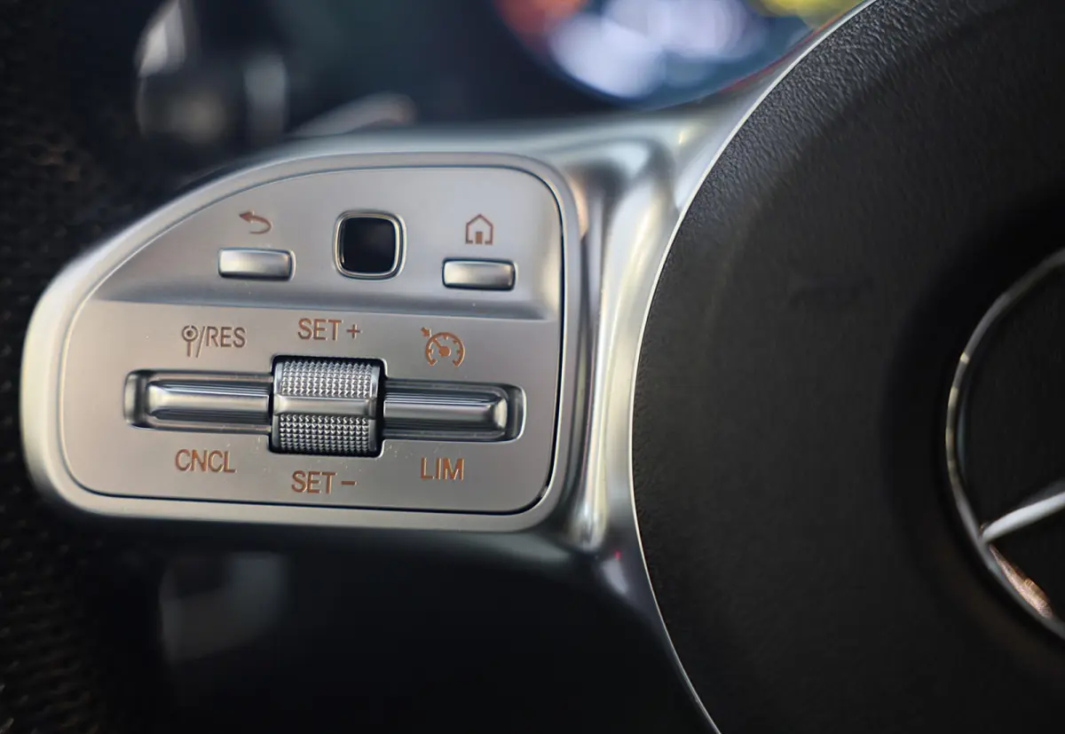 4MATIC AMG 63 Look / Digital Cockpit / Camera / Cruise Control / Augmented Reality / Open Pano / 21