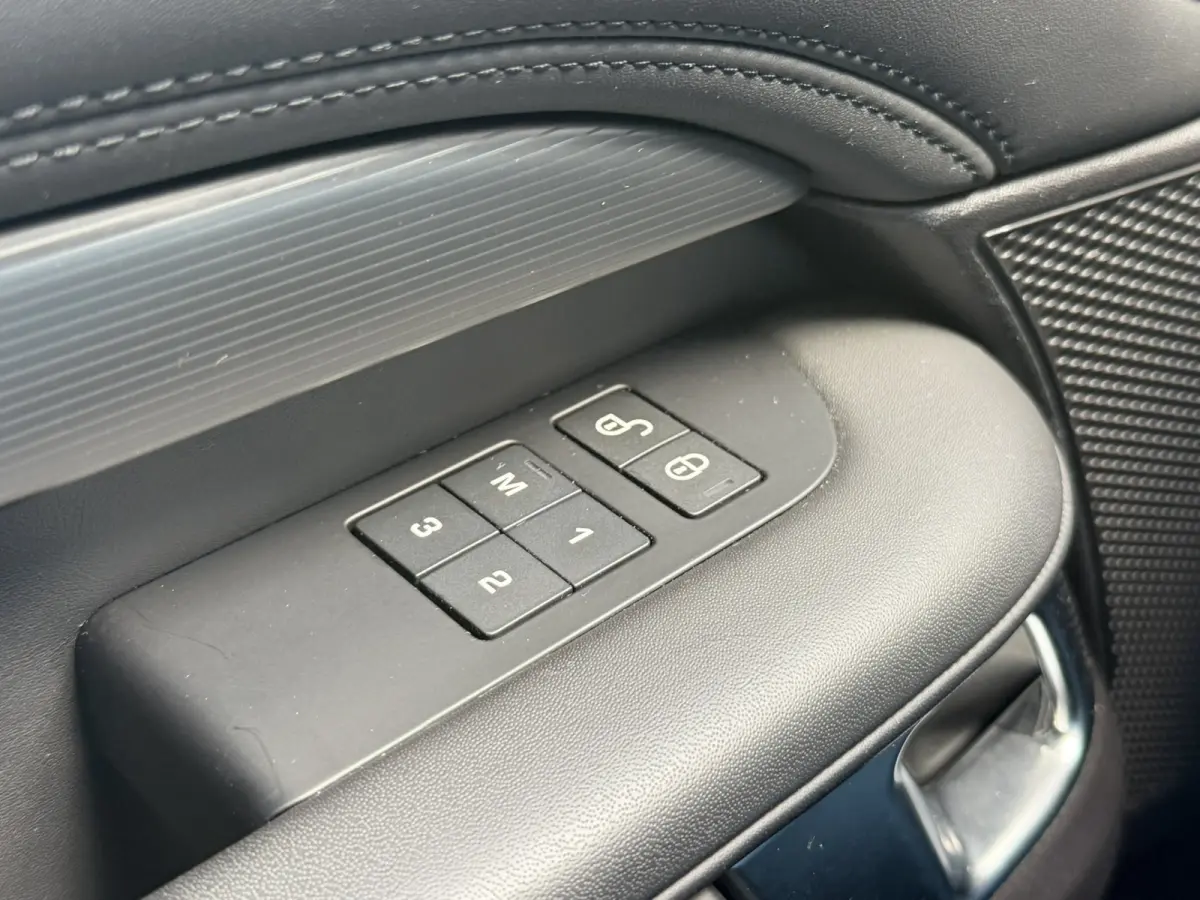 3.0 Td6 HSE Luxury 7persoons ACC LED Panoramadak Trekhaak Carplay Keyless Entry Stoelverwarming Stuurverwarming 3500 KG Trekgewicht! Head-Up Display Koelkastje