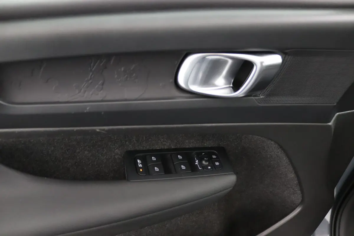 Plus 70 kWh | Camera | 91% SoH |  Keyless | Stoel/ Stuurverwarming | All-Season Banden | Navigatie | CarPlay/Android Auto
