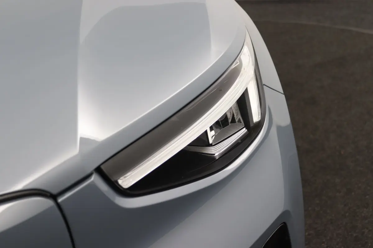 Plus 70 kWh | Camera | 91% SoH |  Keyless | Stoel/ Stuurverwarming | All-Season Banden | Navigatie | CarPlay/Android Auto