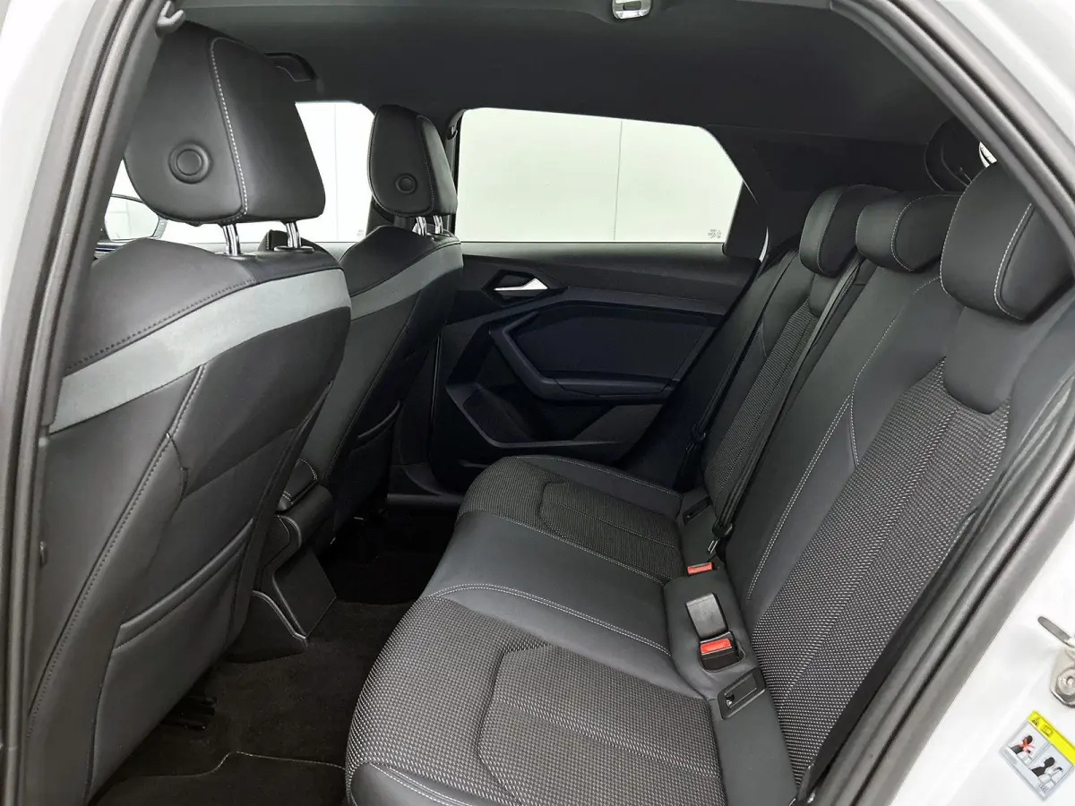 40 TFSI edition one 200 PK | | S-line | Automaat | Navigatie | Keyless | Adaptive Cruise Control | Stoelverwarming | Climate Control | Lichtmetalen velgen |