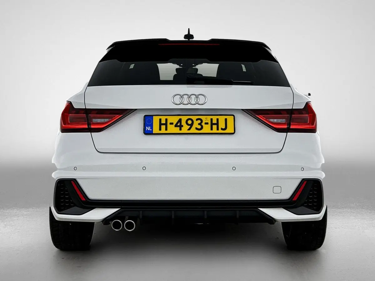 40 TFSI edition one 200 PK | | S-line | Automaat | Navigatie | Keyless | Adaptive Cruise Control | Stoelverwarming | Climate Control | Lichtmetalen velgen |