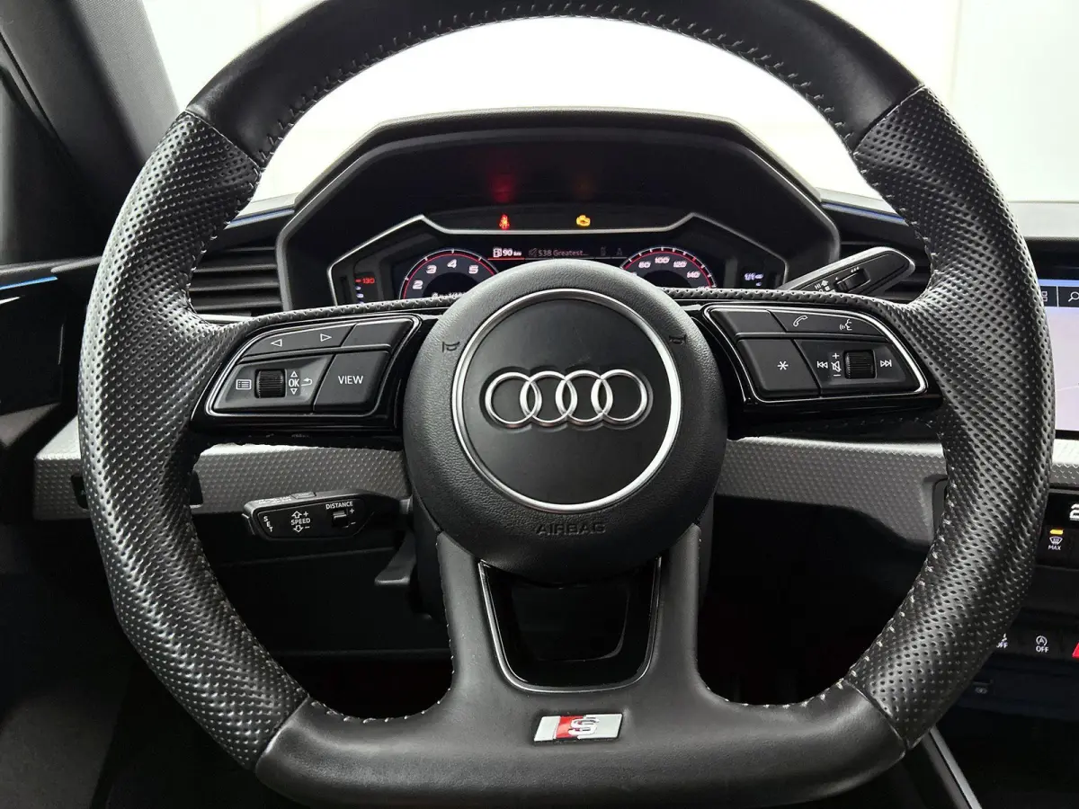 40 TFSI edition one 200 PK | | S-line | Automaat | Navigatie | Keyless | Adaptive Cruise Control | Stoelverwarming | Climate Control | Lichtmetalen velgen |