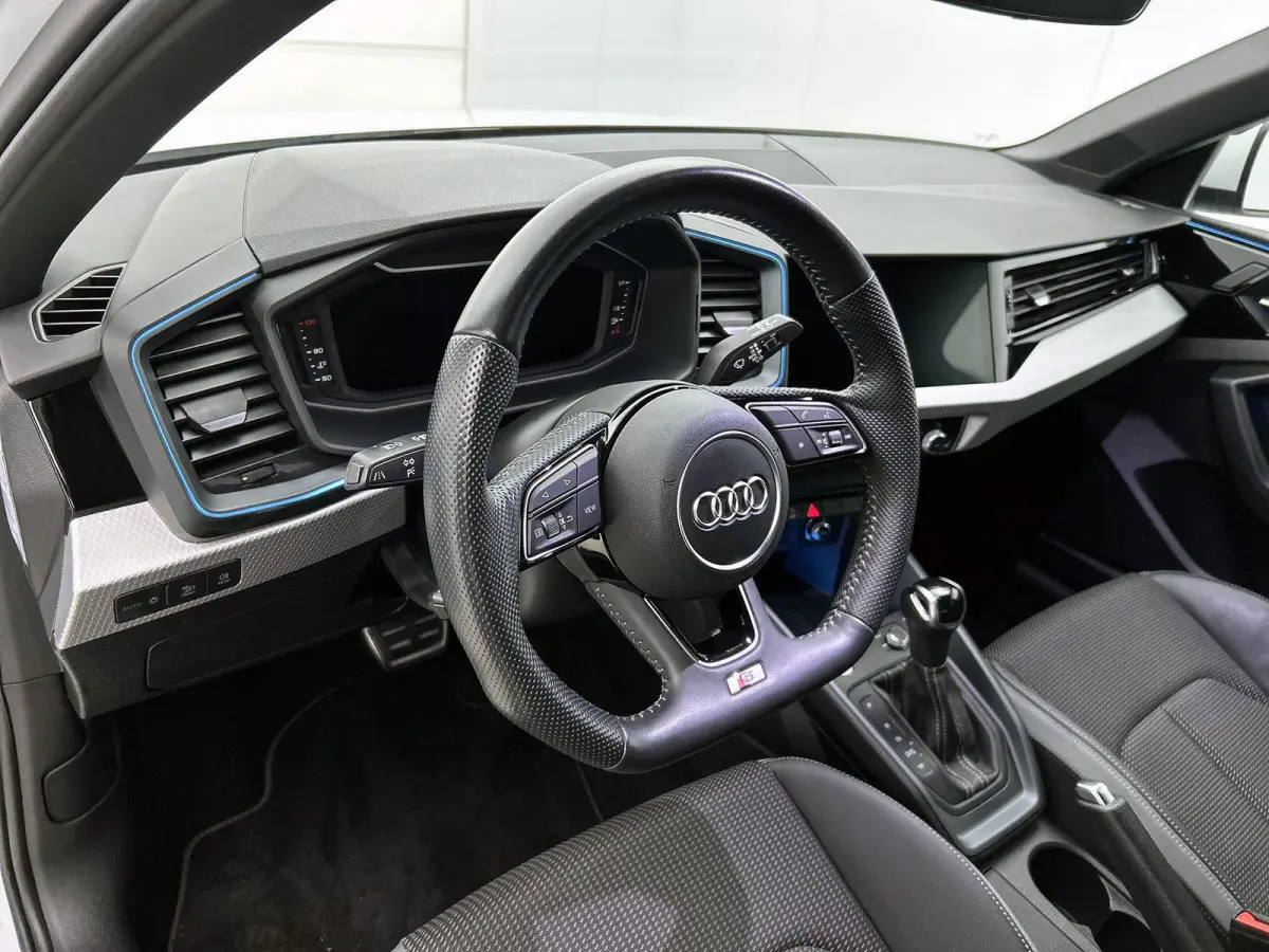 40 TFSI edition one 200 PK | | S-line | Automaat | Navigatie | Keyless | Adaptive Cruise Control | Stoelverwarming | Climate Control | Lichtmetalen velgen |