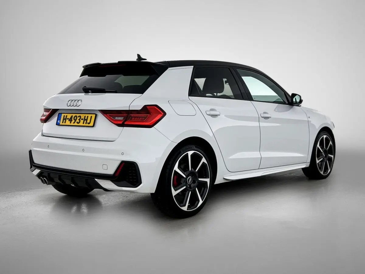 40 TFSI edition one 200 PK | | S-line | Automaat | Navigatie | Keyless | Adaptive Cruise Control | Stoelverwarming | Climate Control | Lichtmetalen velgen |