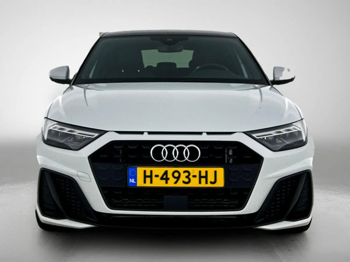 40 TFSI edition one 200 PK | | S-line | Automaat | Navigatie | Keyless | Adaptive Cruise Control | Stoelverwarming | Climate Control | Lichtmetalen velgen |