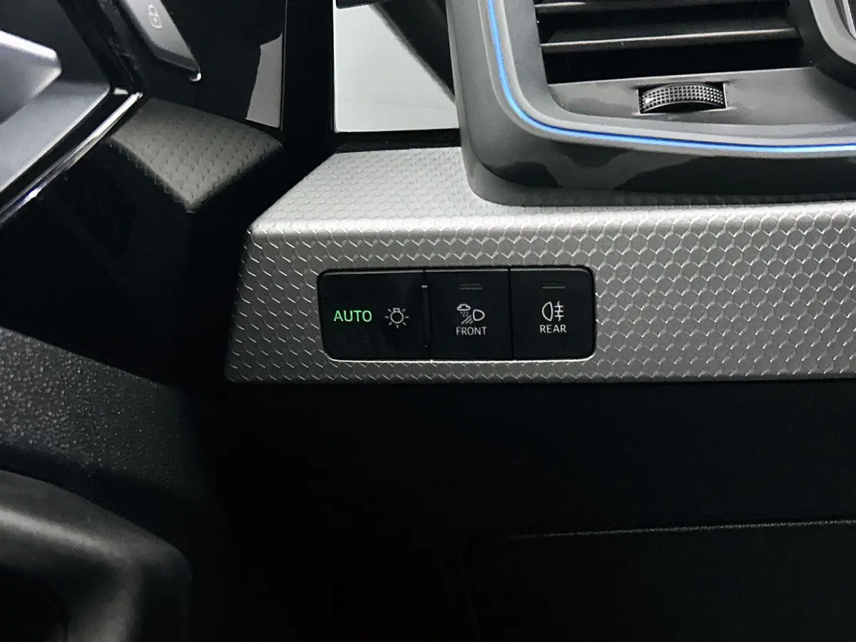 40 TFSI edition one 200 PK | | S-line | Automaat | Navigatie | Keyless | Adaptive Cruise Control | Stoelverwarming | Climate Control | Lichtmetalen velgen |